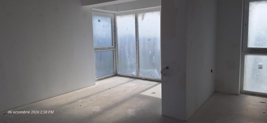 Apartament cu 3 camere decomandat în Metalurgiei