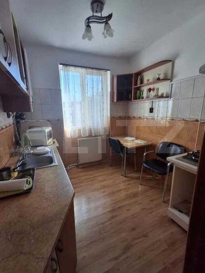 Apartament cu 3 camere semidecomandat, mobilat în Iernut