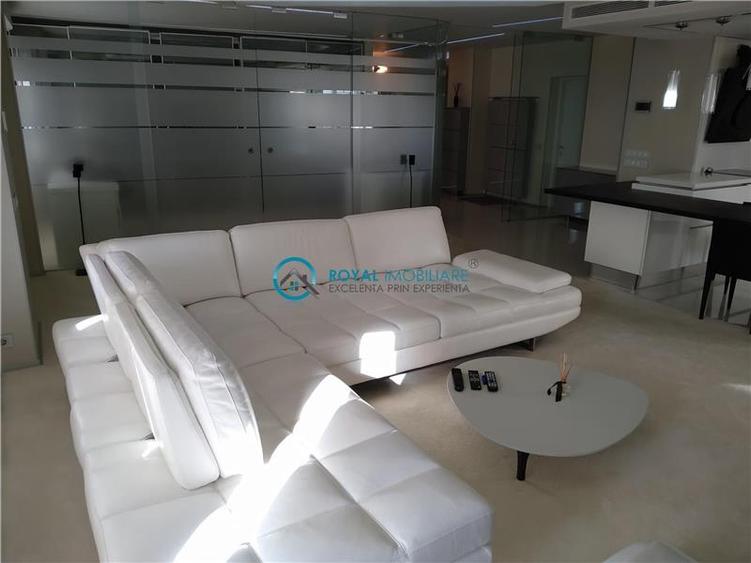 Apartament cu 3 camere decomandat, mobilat în Central
