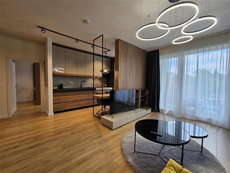 Apartament cu 2 camere decomandat, mobilat în Blumăna