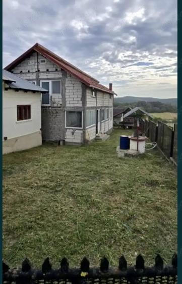 Casă cu 5 camere cu Teren 3650 Mp în Sutești