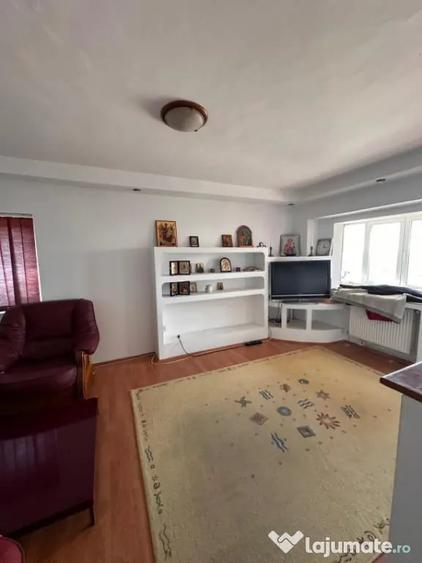 Apartament cu 3 camere decomandat în Gara