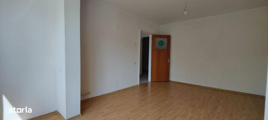 Apartament cu 3 camere decomandat în Politehnica