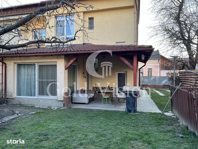 Casă cu 4 camere în Central
