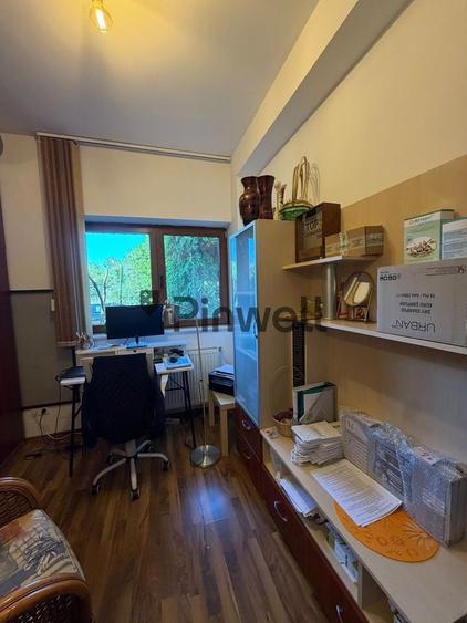Apartament cu 3 camere semidecomandat, mobilat în Central