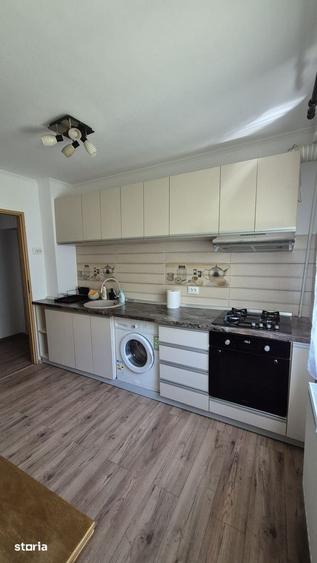 Apartament cu 2 camere semidecomandat în Girocului