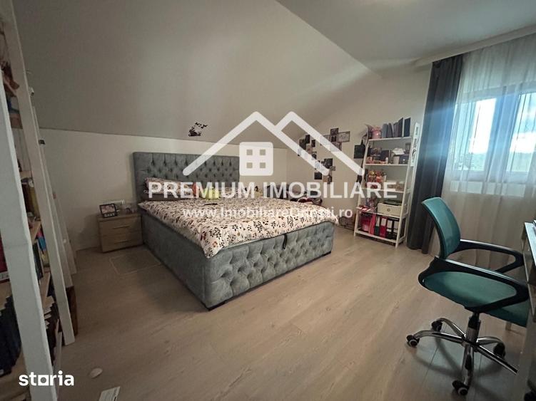 Casă cu 8 camere cu Teren 2680 Mp în Mănăstirea Cașin