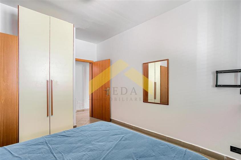 Apartament cu 3 camere semidecomandat în Galșa