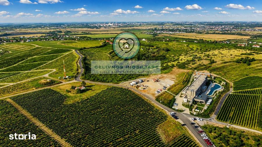 Teren de 1400 mp, în Bucov