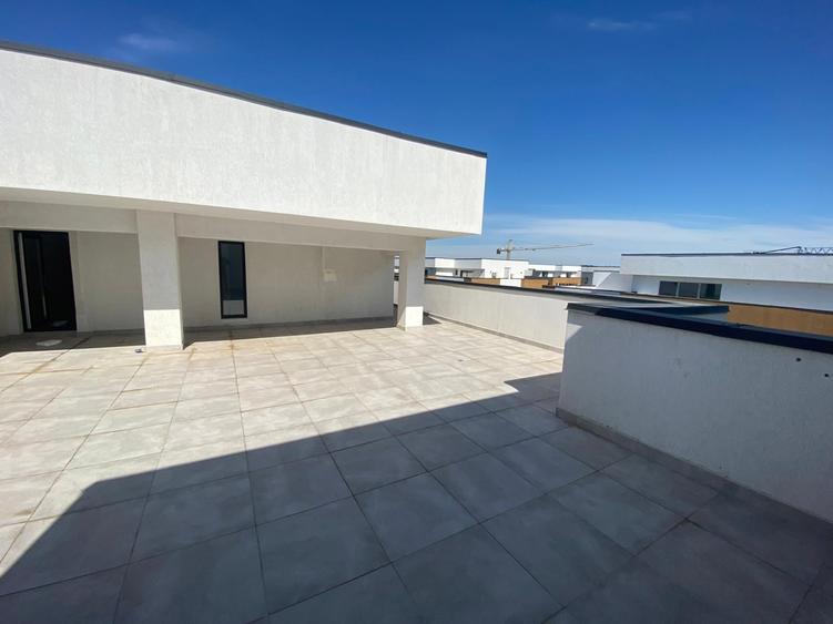 Penthouse cu 3 camere decomandat în Berceni