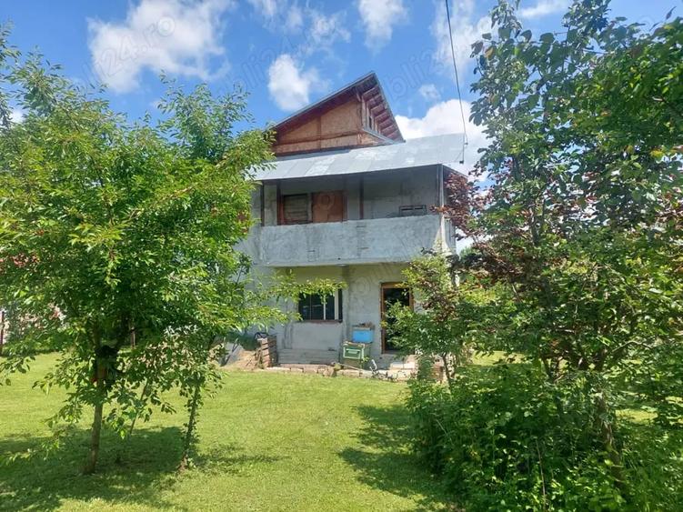 Casă cu 4 camere în Breaza de Sus