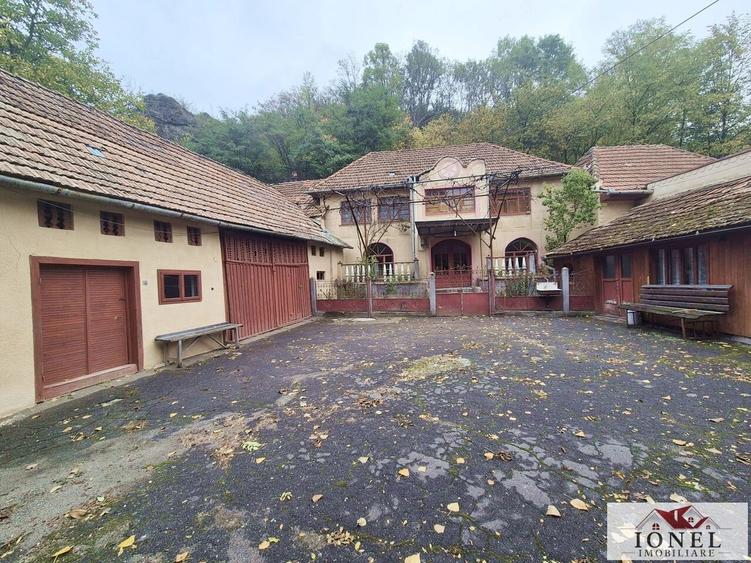 Casă individuală cu 4 camere cu Teren 1974 Mp în Stremț