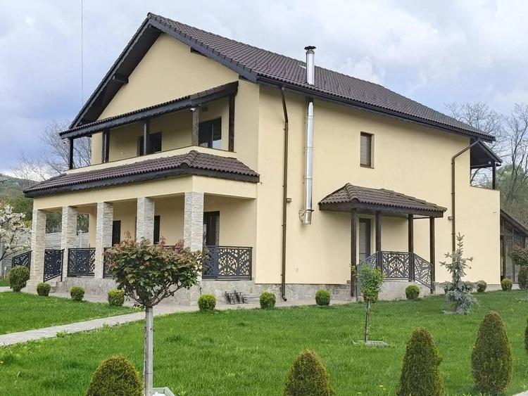 Casă cu Teren 2775 Mp în Crasna
