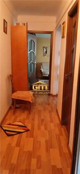 Apartament cu 3 camere semidecomandat în Central