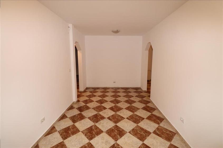 Spațiu comercial, de 86 mp, în Est