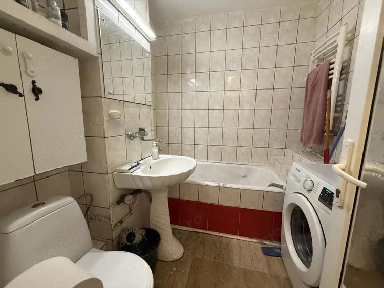 Apartament cu 3 camere decomandat în Lipovei