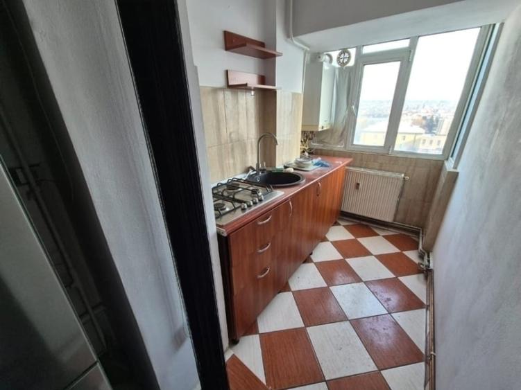 Garsonieră decomandată, mobilată în Hala Centrală