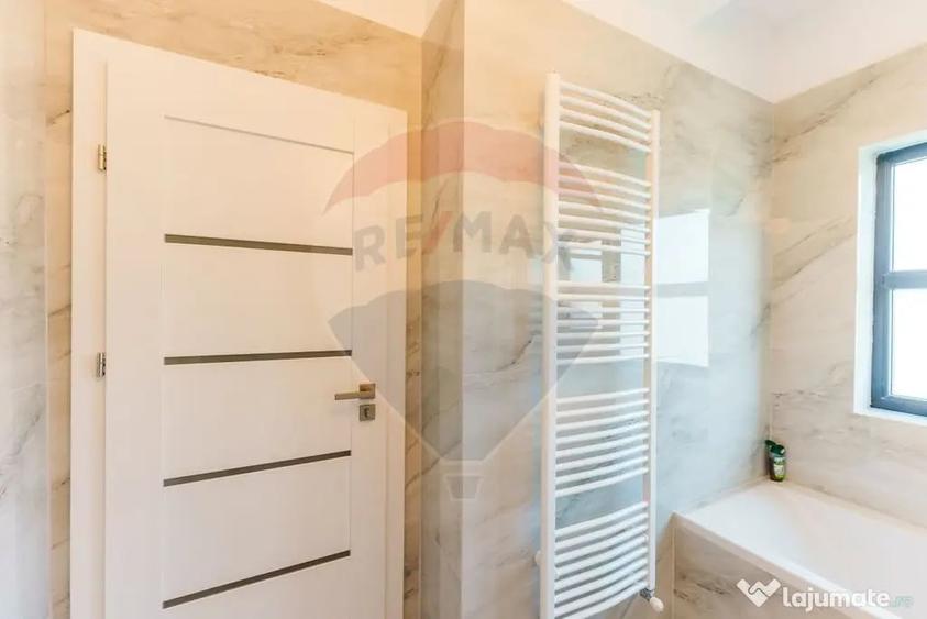 Casă cu 5 camere cu Teren 50 Mp în Subcetate