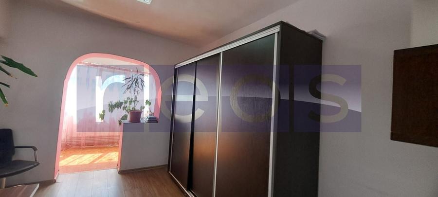 Apartament cu 4 camere decomandat, mobilat în Central