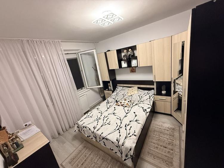 Apartament cu 3 camere decomandat în Crângași