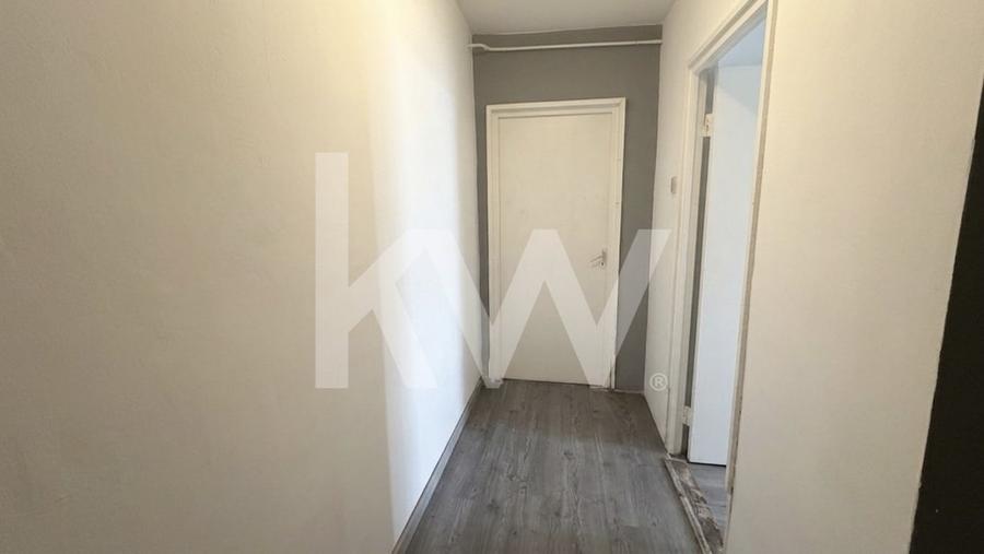 Apartament cu 3 camere decomandat în Astra
