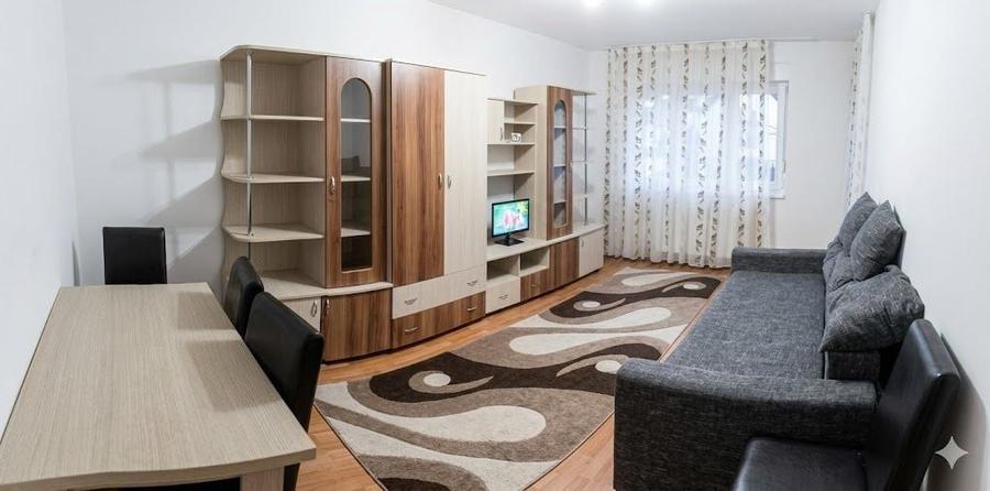 Apartament cu 3 camere decomandat în Lotrioara