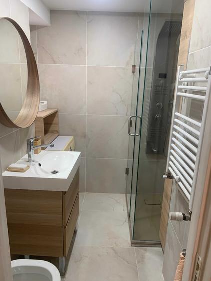 Apartament cu 3 camere decomandat în Titan