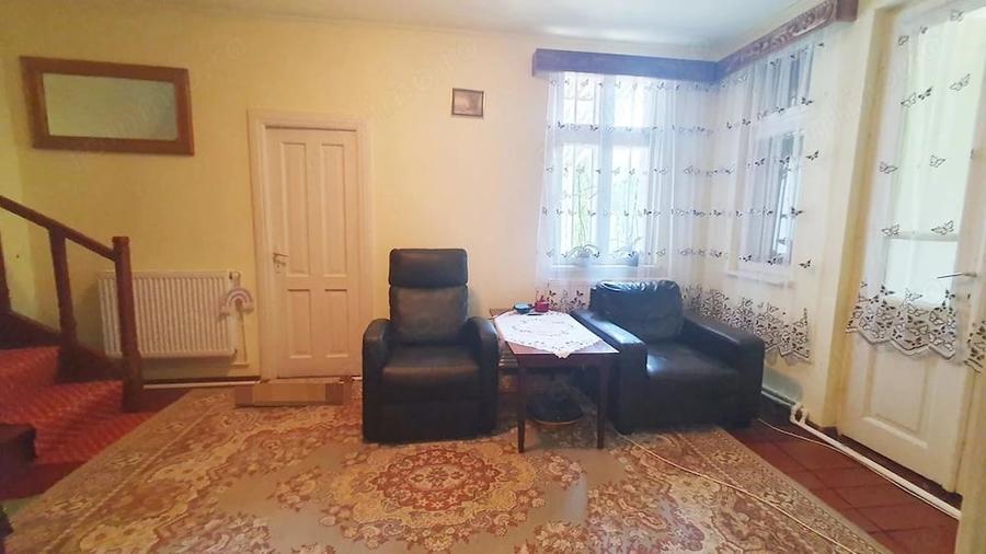 Casă cu 3 camere cu Teren 2101 Mp în Central