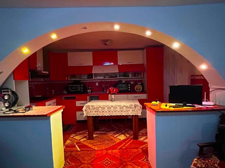 Casă cu 4 camere cu Teren 1000 Mp în Central