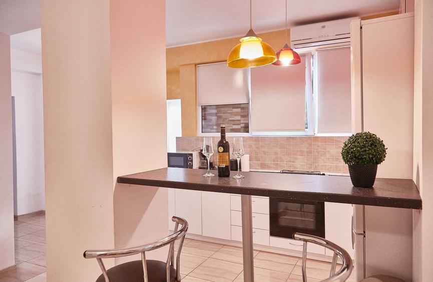 Apartament cu 4 camere decomandat în Faleza Nord