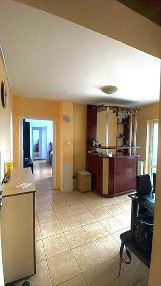 Apartament cu 3 camere semidecomandat în Central