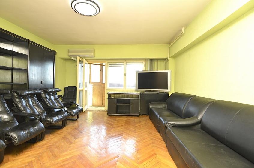 Apartament cu 3 camere decomandat, mobilat în Decebal