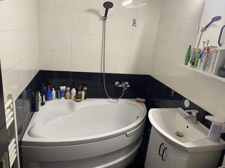 Apartament cu 2 camere semidecomandat în Carrefour