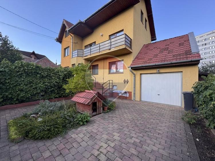 Casă individuală cu 6 camere cu Teren 268 Mp în Între Lacuri