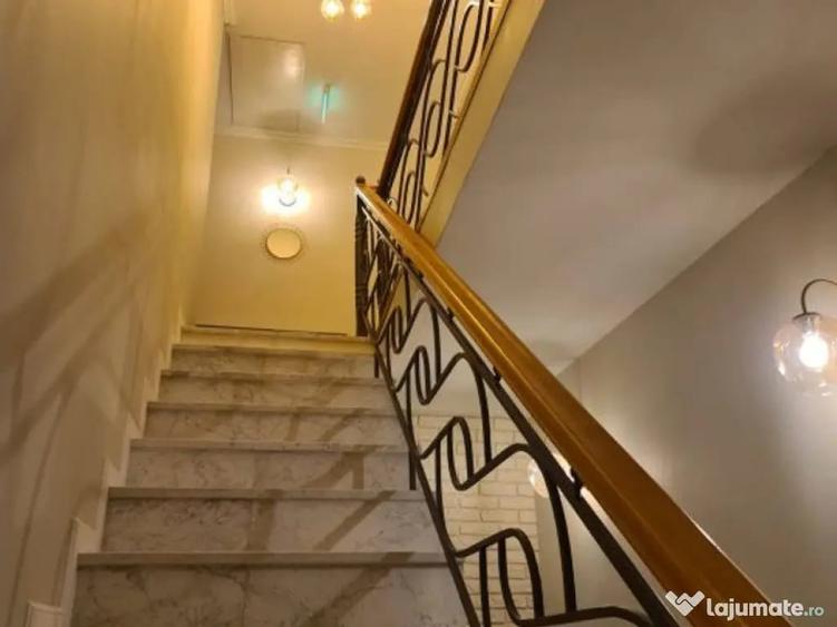 Casă cu 7 camere cu Teren 300 Mp în Faleză