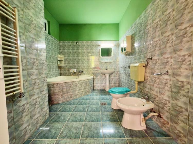 Casă individuală cu 5 camere cu Teren 760 Mp în Drăgășani