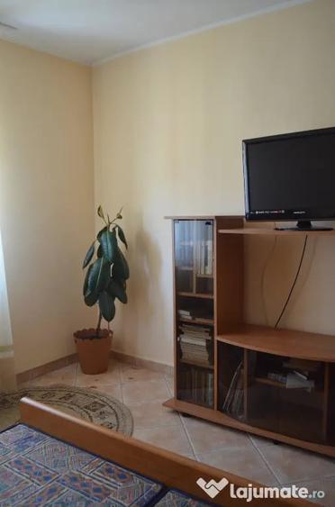 Apartament cu 2 camere decomandat în Telecabinei