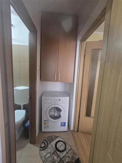 Apartament cu 2 camere semidecomandat, mobilat în Exterior Vest