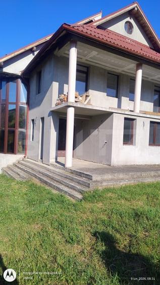 Casă individuală cu 5 camere cu Teren 560 Mp în Urișor
