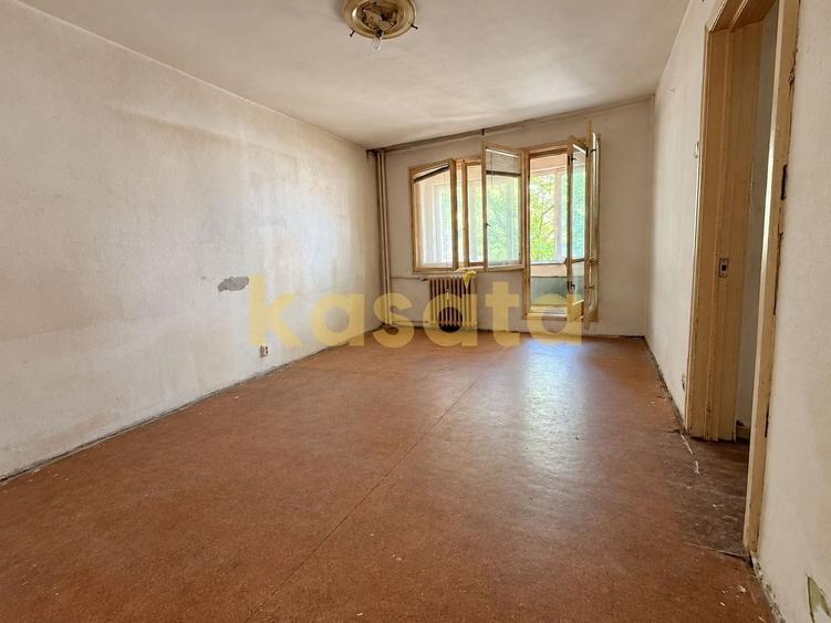 Apartament cu 3 camere decomandat în Vitan