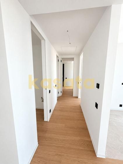 Apartament cu 3 camere semidecomandat în Barbu Văcărescu