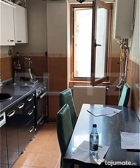 Apartament cu 3 camere decomandat în Democrației