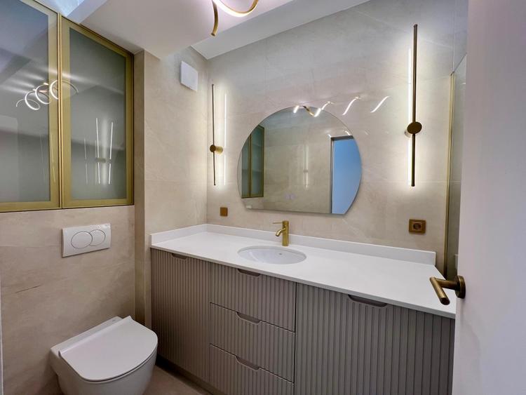Apartament cu 3 camere decomandat, mobilat în Între Lacuri