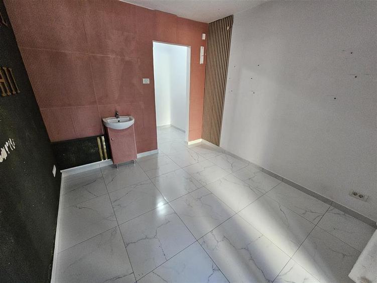 Spațiu comercial, de 32 mp, în Tractorul