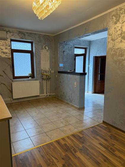 Casă cu 5 camere cu Teren 285 Mp în Central