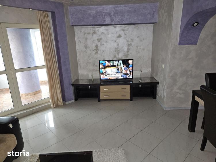Apartament cu 3 camere decomandat în Calea București