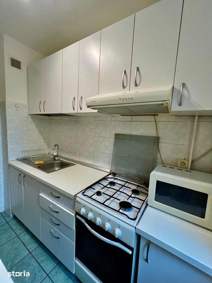 Apartament cu 3 camere semidecomandat în Gară