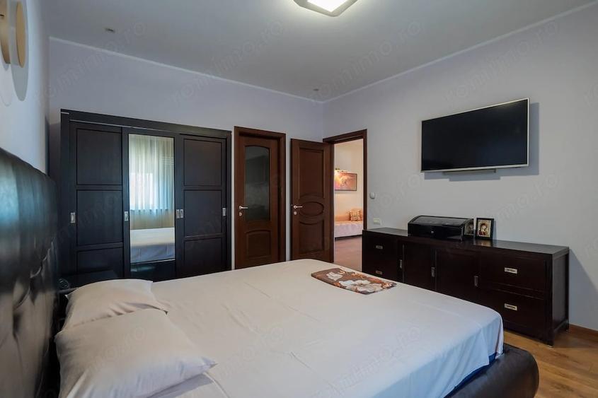 Apartament cu 3 camere decomandat în Peninsula