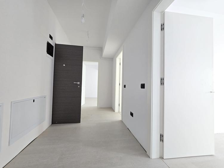 Apartament cu 4 camere decomandat în Titan