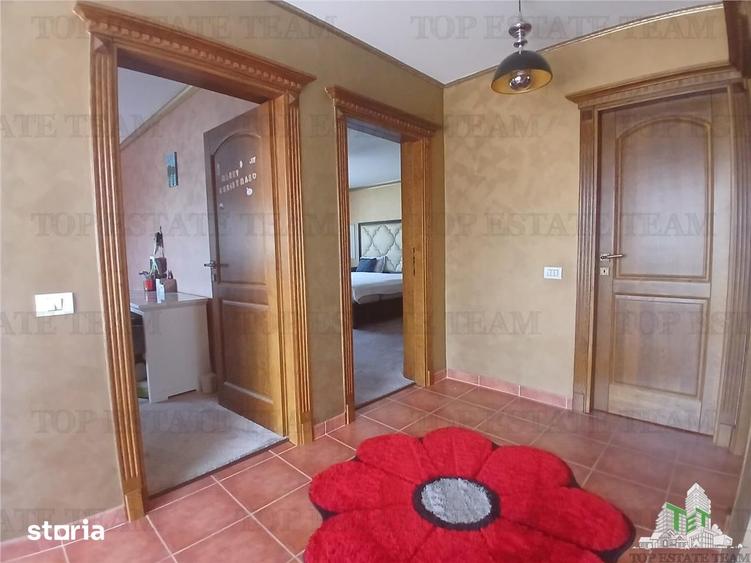 Casă cu 5 camere decomandat cu Teren 500 Mp în Central